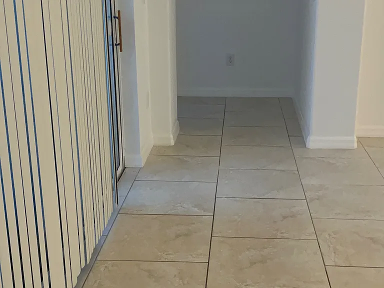 107 S Roma Way — Photo 1
