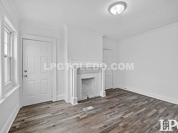 2nd image of 1732 Arlington Ave #880