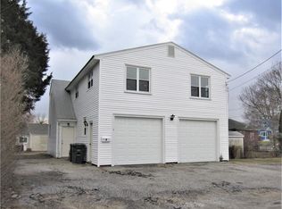 3 Bassett St, Coventry, RI 02816