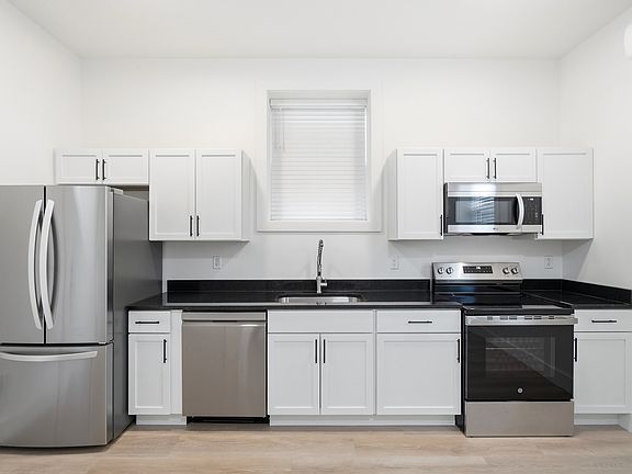3rd image of 1237 Manss Ave #C