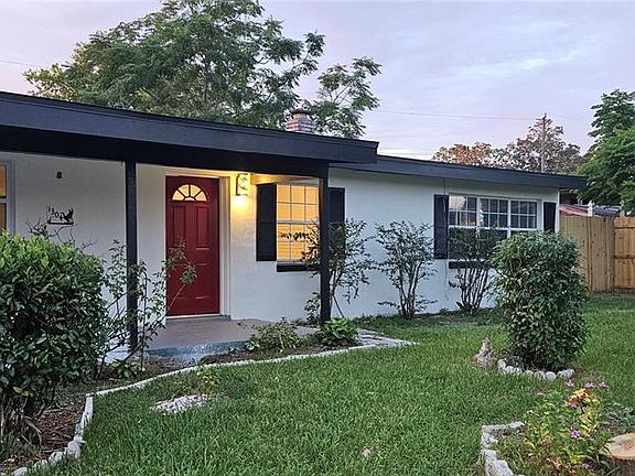 4th image of 1304 HILLCREST DRIVE