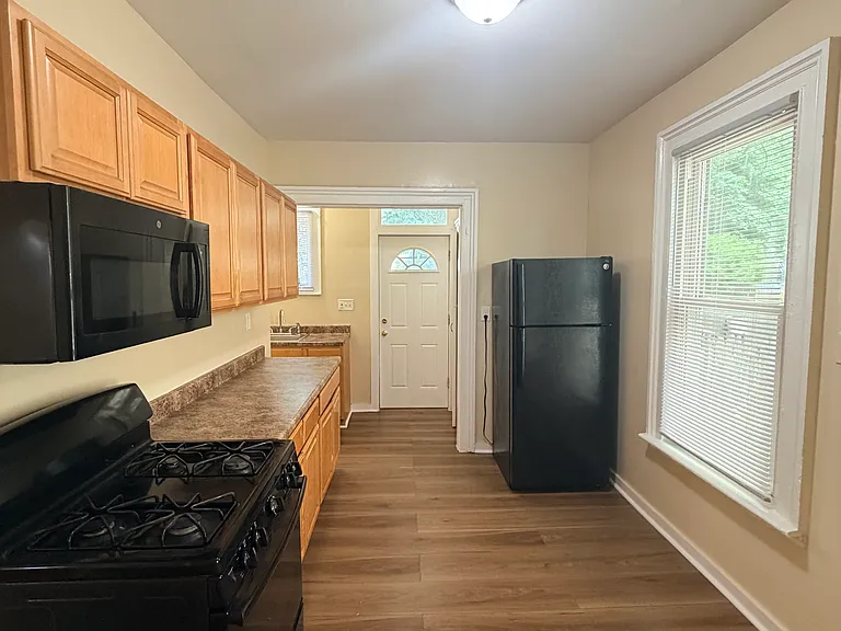 224 Lloyd St #1 — Photo 8