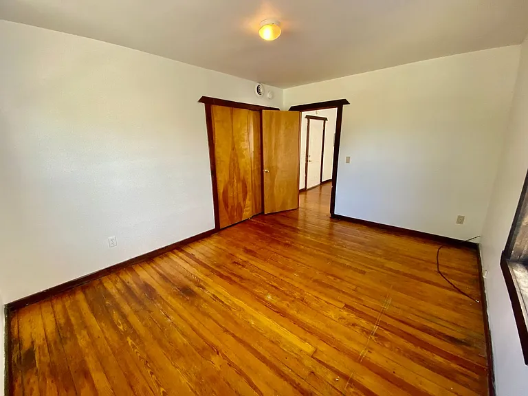 603 W Cross St — Photo 8