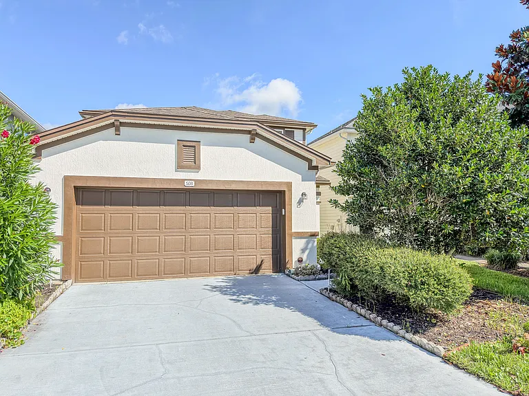 508 Howland Dr — Photo 2