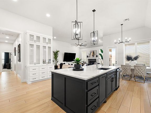5th image of 15801 Capri Ln