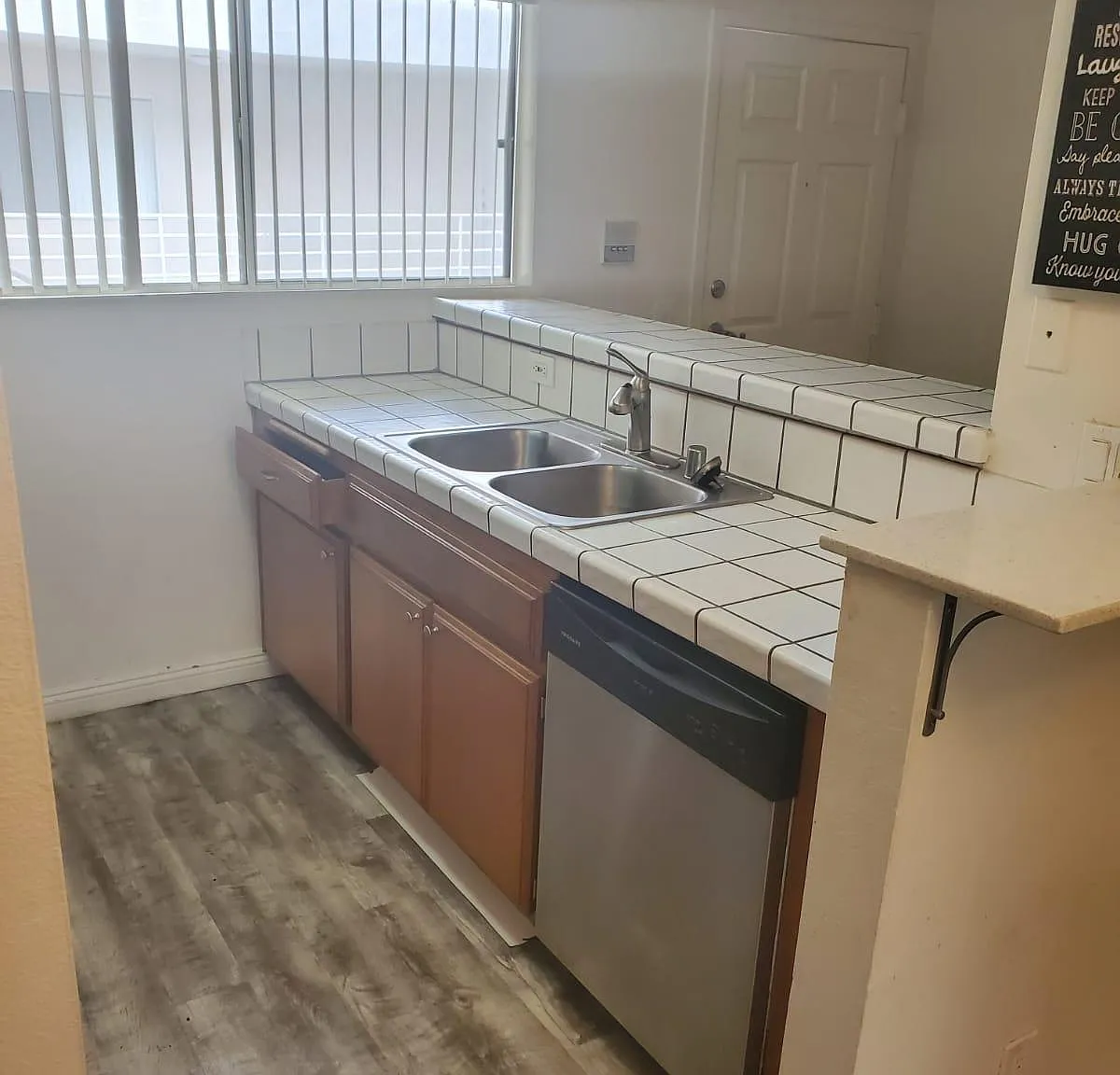 14615 Burbank Blvd — Photo 4