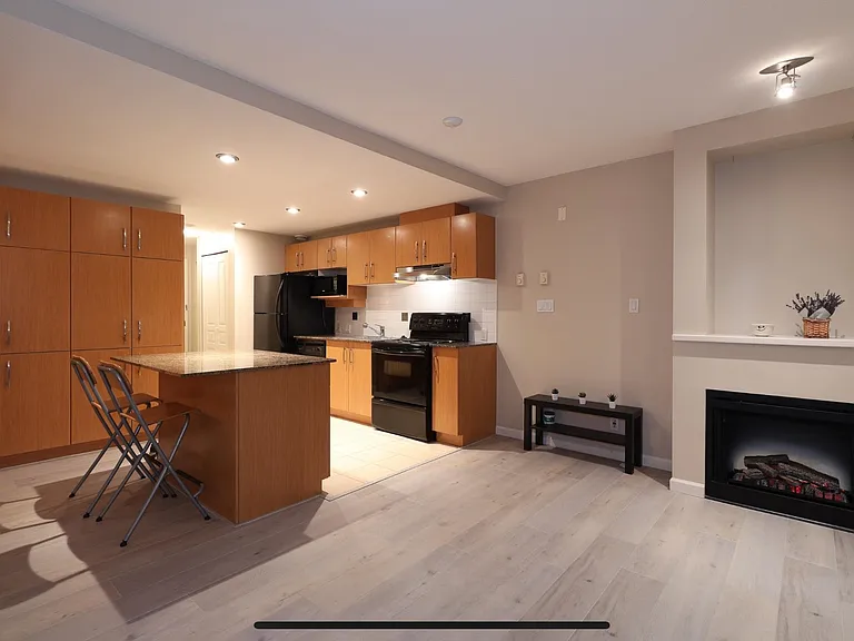9288 University Cres #3 — Photo 6