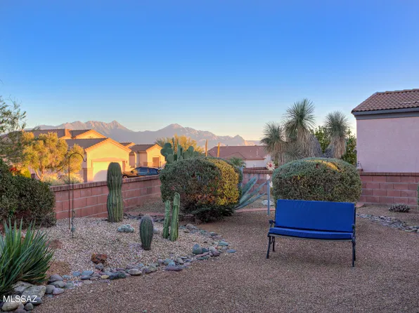 56 N Cape Royal Dr, Green Valley, AZ 85614