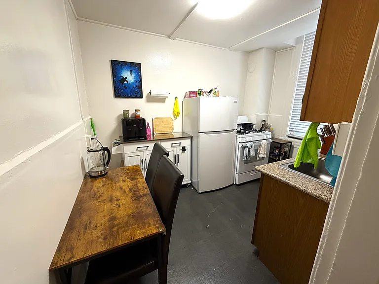 138 Hermann St #7 — Photo 5