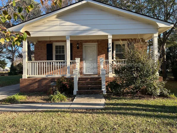 709 S Webb St, Selma, NC 27576