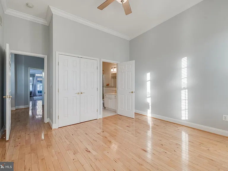 142 W Clement St — Photo 20