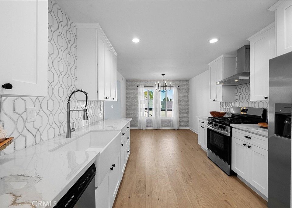 1st image of 441 W 2nd St