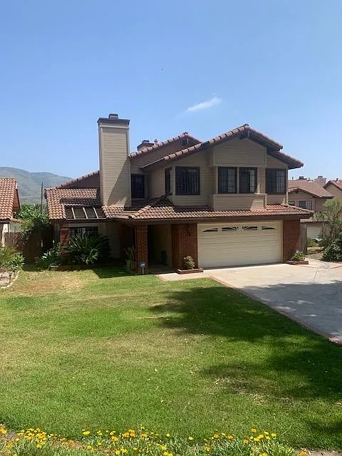919 Correa Ln