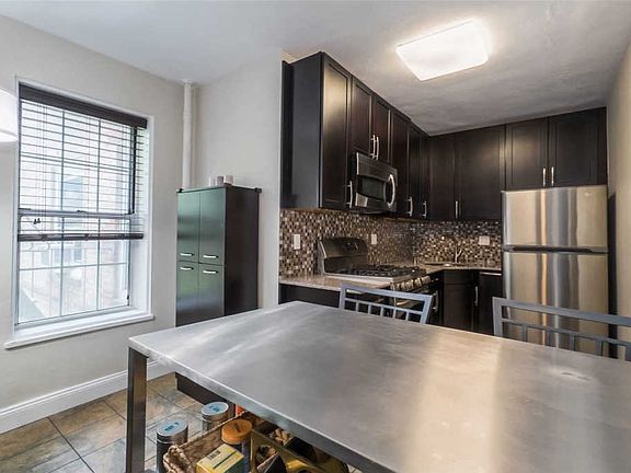 3rd image of 3031 Hobart St APT 3I