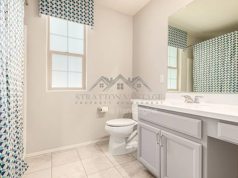 55 E Constitution Dr — Photo 22