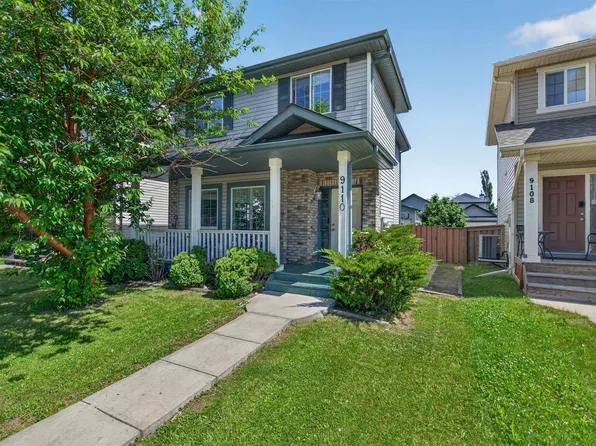 9110 Scott Cres NW, Edmonton, AB T6R 0E7