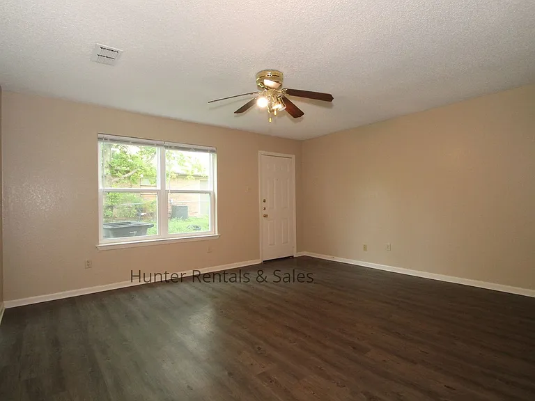 3704C Hereford Ln — Photo 8