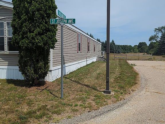 3rd image of 20798 Holland Rd