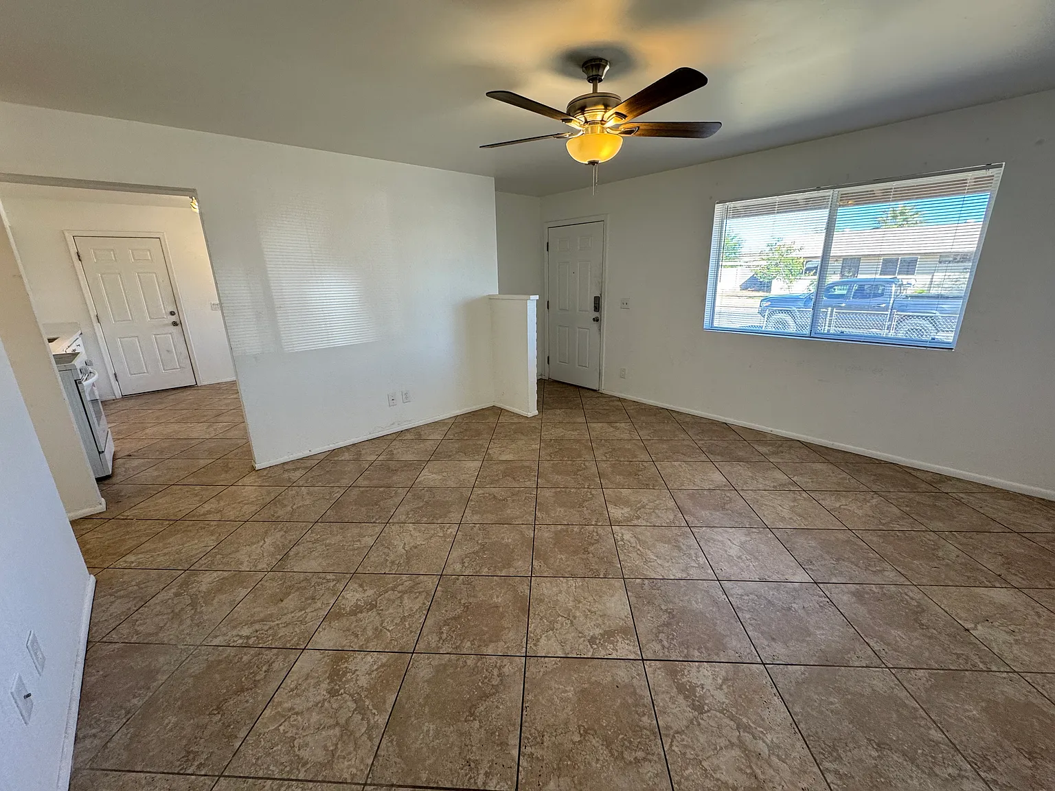 3 bed, 1160 sqft, $1,795 — Photo 2