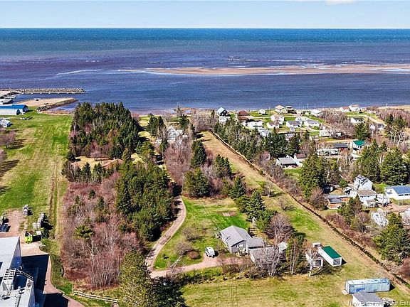 2nd image of 19 Des Lauriers Rd