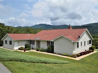 94 Holly Terrace Rd, Franklin, NC 28734