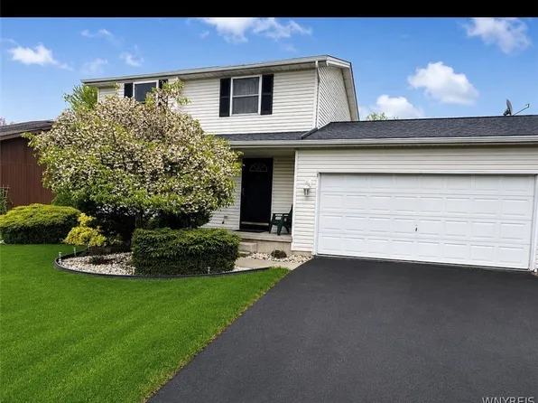 7001 Rebecca Dr, Niagara Falls, NY 14304
