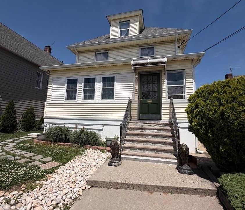 1st image of 305 Leland Ave