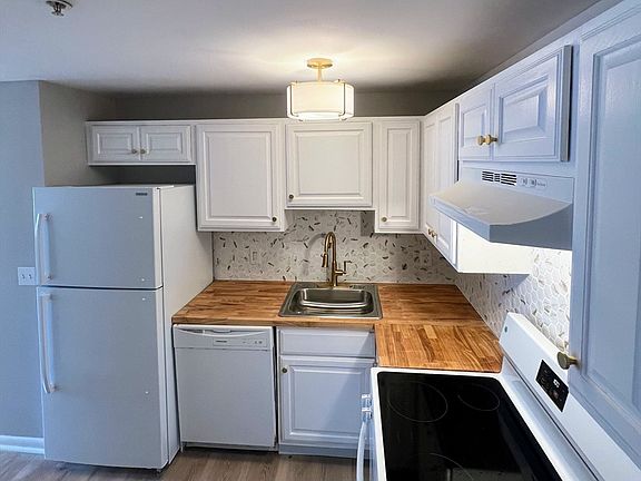 3rd image of 16 Woodman Way APT 8