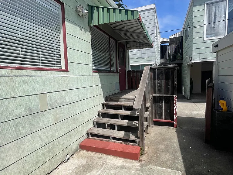 Steps from yard to back door