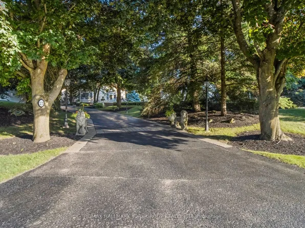 27 Scott Cres, King, ON L7B 1E4