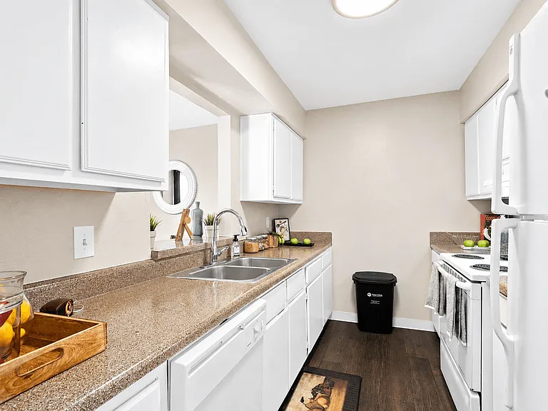 Auburn Glen Apartments — Photo 12