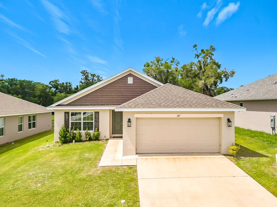 187 NW 45th Loop