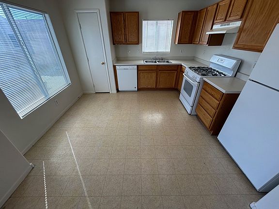 3rd image of 6450 Stone Dry Ave Unit 101