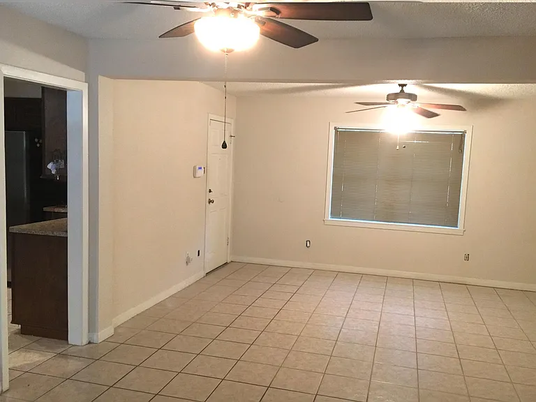 10606 Emnora Ln — Photo 5