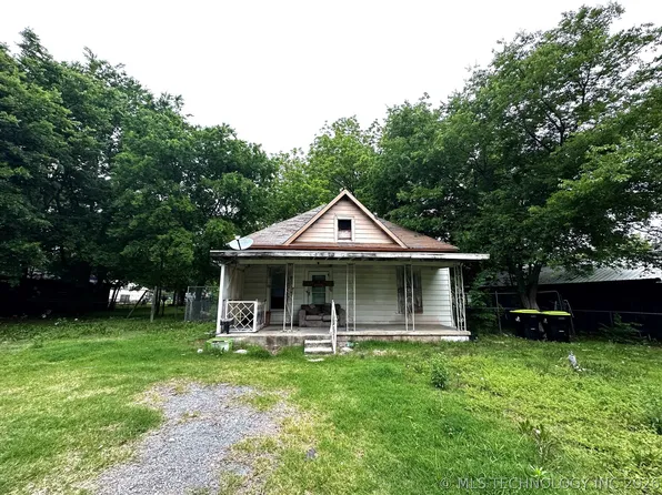 614 W 4th St, Ada, OK 74820