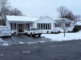 10 Dove Ln, Somerset, MA 02726
