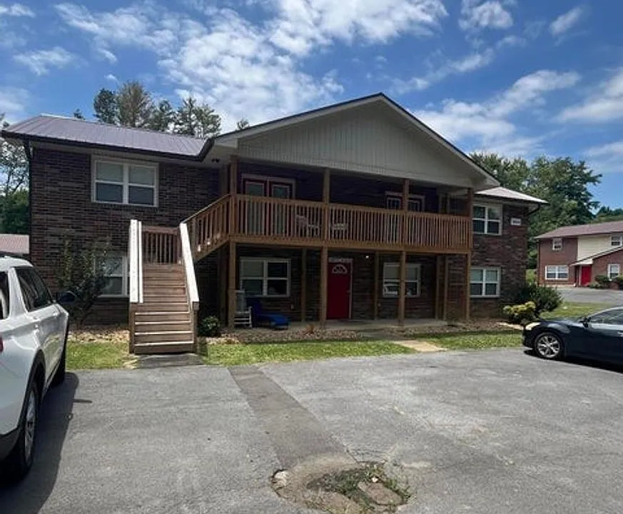 1804 Parkwood Lane 24 #14-17-34