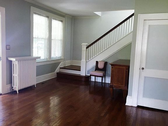 2nd image of 2523 Stanley Ave SE