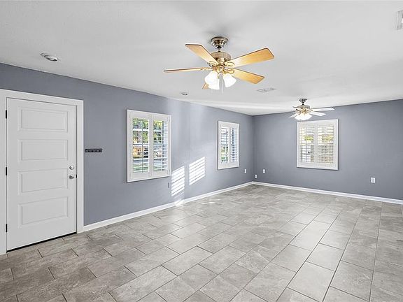 4th image of 3611 W Anderson Ave