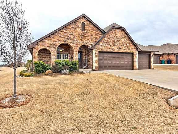 3rd image of 15932 Montague Dr