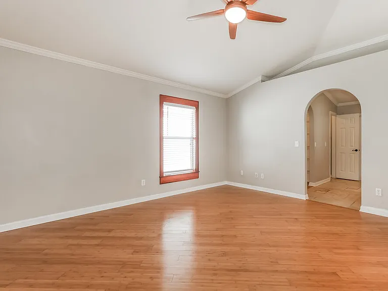 25213 Hyde Park Blvd — Photo 10