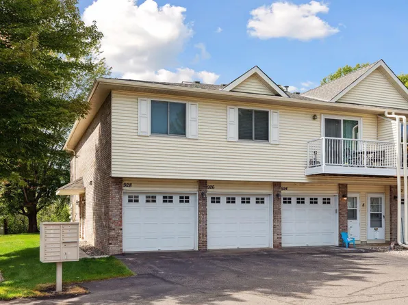 928 Pondview Ct, Vadnais Heights, MN 55127