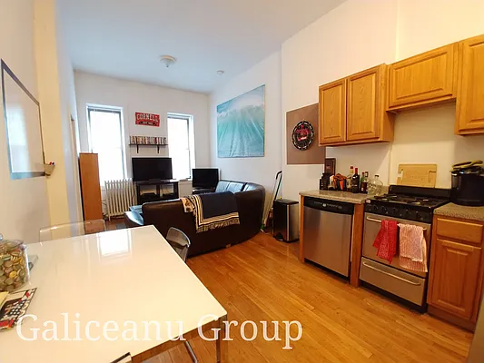 Rented by Lexington Real Estate Group | media 18