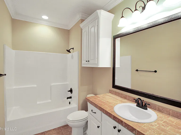 114 Huber St — Photo 17