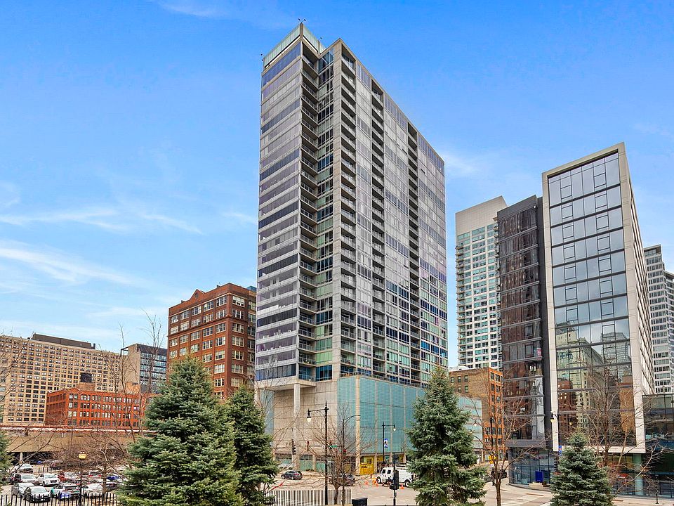 1st image of 611 S Wells St #1204