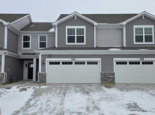 460 Hathaway Ln, Oswego, IL 60543