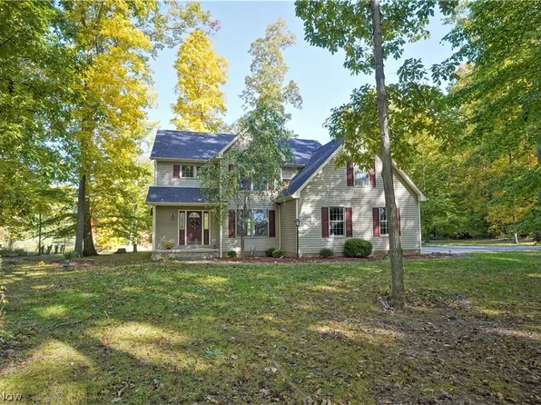 700 Stillwater Dr, Deerfield, OH 44411