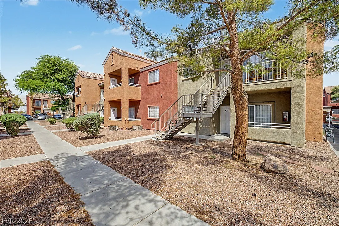 3 bed, 2.0 bath, 1181 sqft, $1,295 — Photo 1