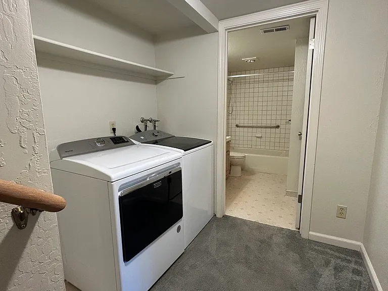 806 Isbel Ct — Photo 18