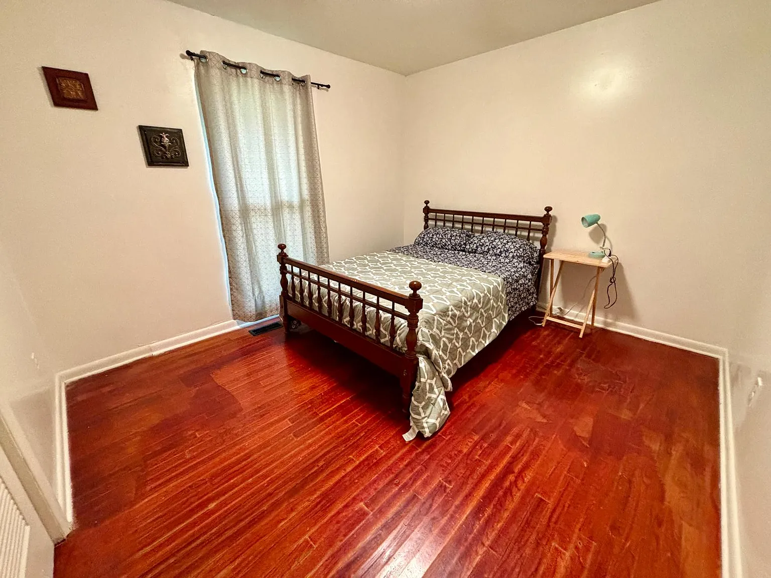 4 bed, 2300 sqft, $600 — Photo 1